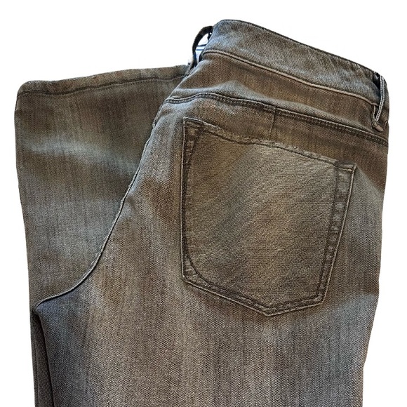 Elie Tahari Adena Straight Jean Women’s 8 Grey Wash Classic Fit - Picture 2 of 7